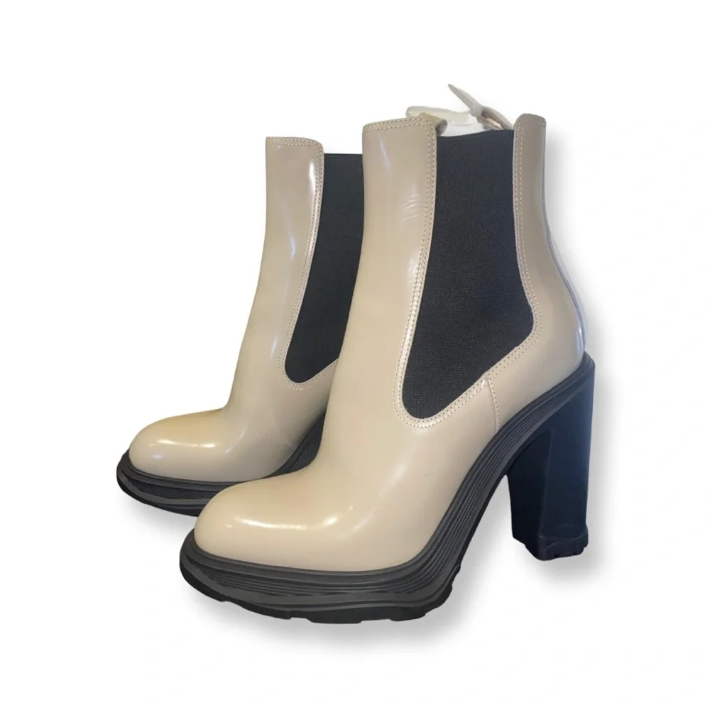 ✨SALEEEE✨ Alexander McQueen Leather Chelsea Block-Heel Booties - Picture 2 of 16